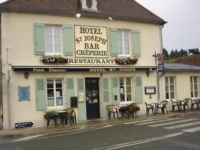 Logis Hotel Saint-Joseph Sancoins Exterior foto