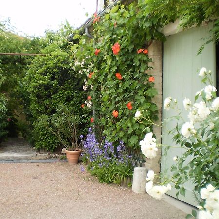 Logis Hotel Saint-Joseph Sancoins Exterior foto