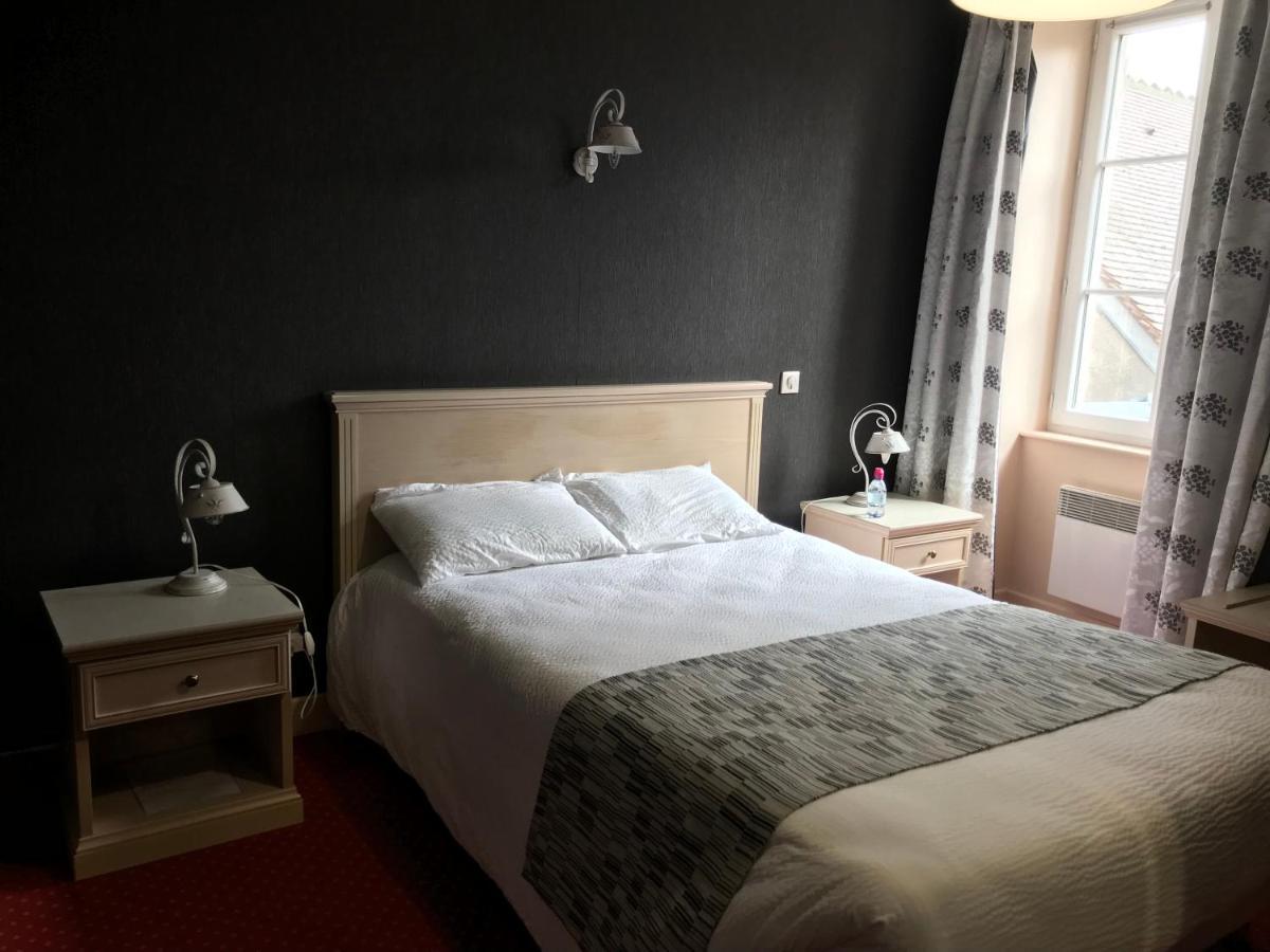 Logis Hotel Saint-Joseph Sancoins Exterior foto