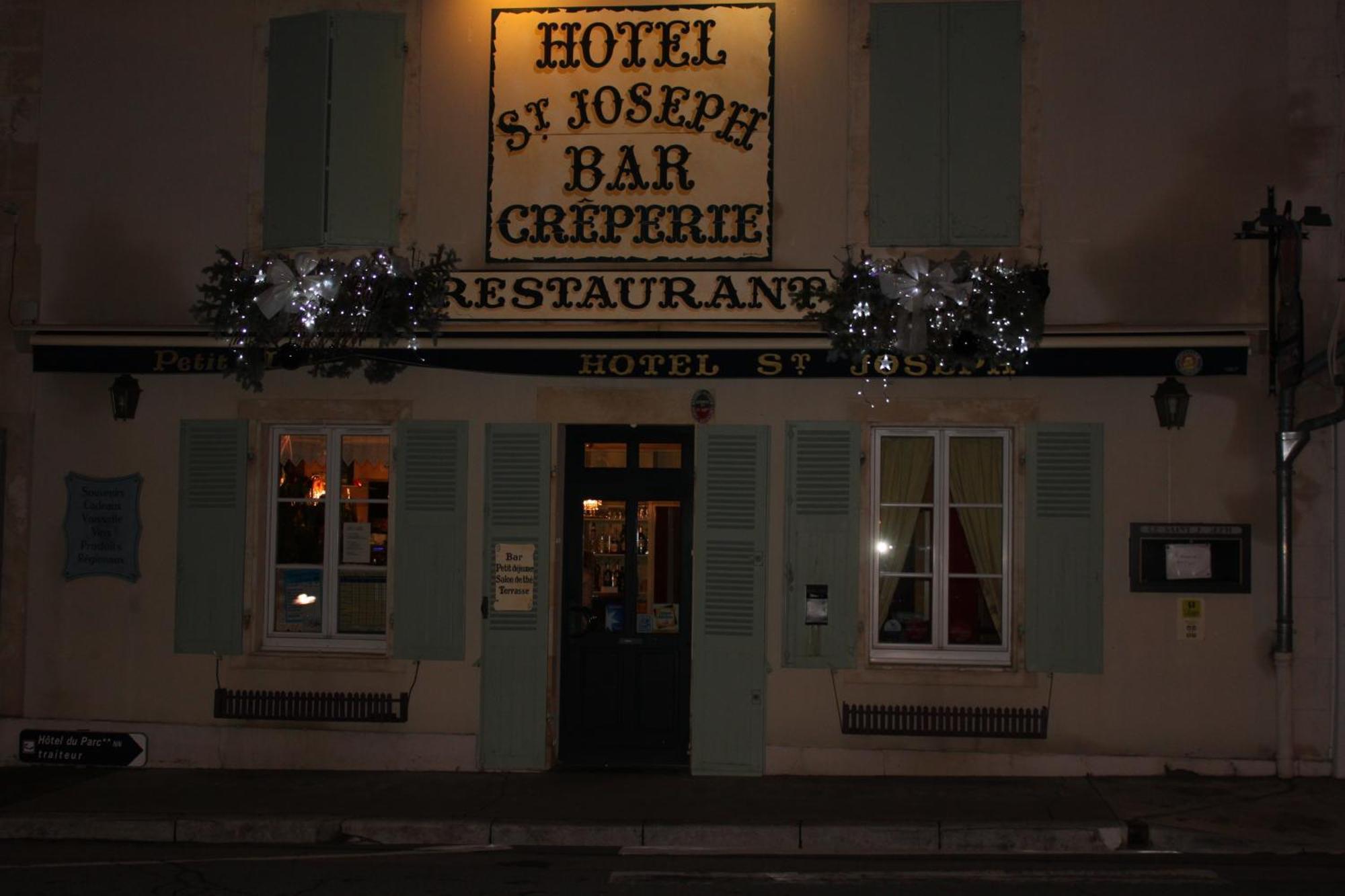 Logis Hotel Saint-Joseph Sancoins Exterior foto